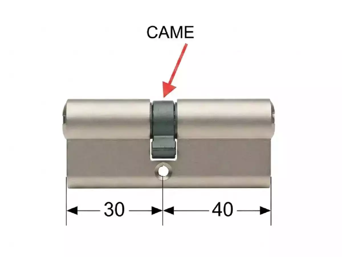 Cylindre de serrure avec la came indiquée par une flèche et les dimensions à relever avant achat