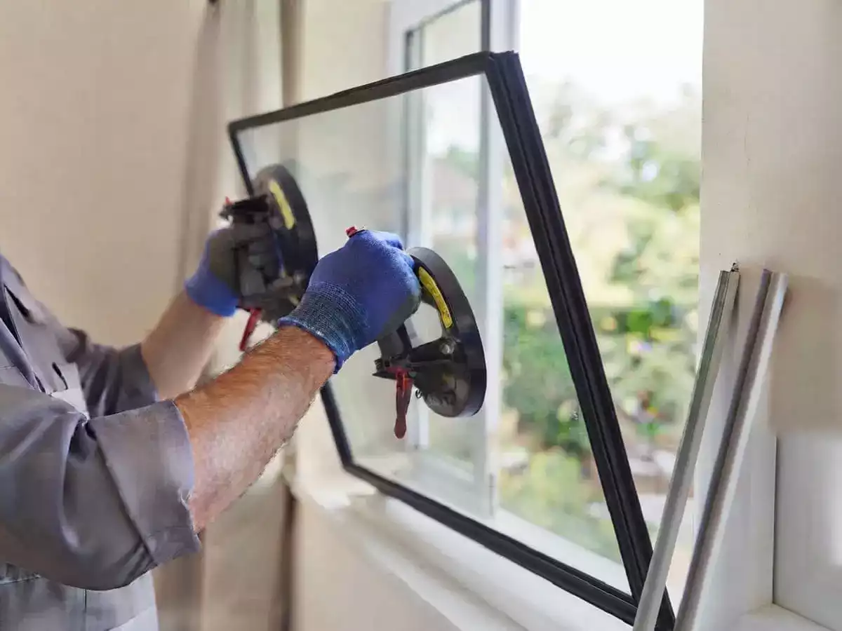 Remplacement d'un double vitrage cassé ou fissuré sur une fenêtre